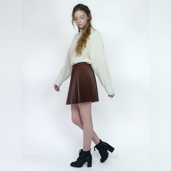 NWT GILLI Brown Faux Leather Pleated SEXY Mini Skirt STYLE‎ JS2020 LARGE